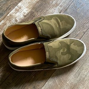 Size 8 camouflage shoes.